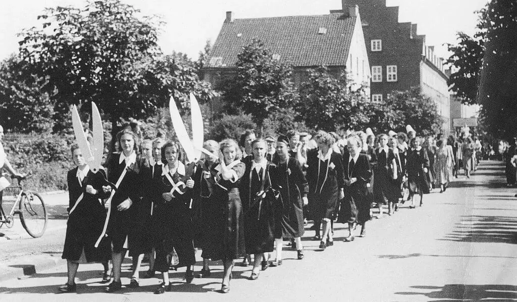 Handwerkerumzug 1950 - Damenschneiderinnung